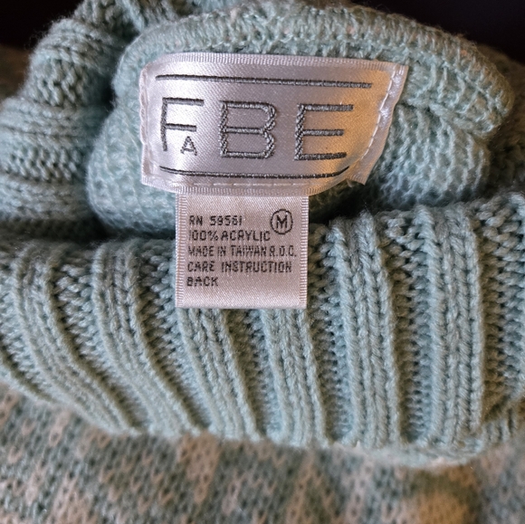 Fabe Cozy Turtleneck Sweater - Picture 3 of 5